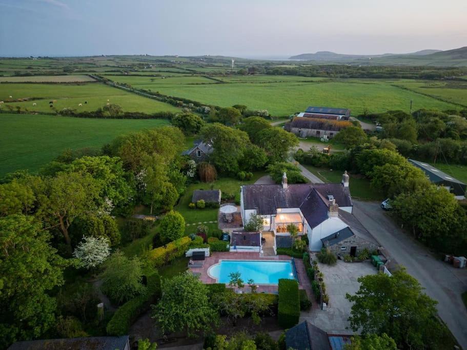 Plas Newydd With Swimming Pool, Fire Pit, And Log Fires Βίλα Rhiw Εξωτερικό φωτογραφία