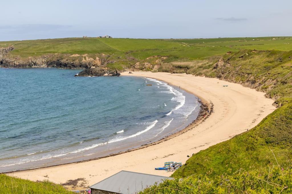 Plas Newydd With Swimming Pool, Fire Pit, And Log Fires Βίλα Rhiw Εξωτερικό φωτογραφία